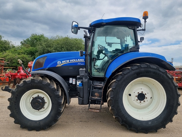 Chris Atkin & Son Ltd - New Holland T7.200